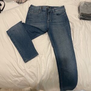 Hollister high rise super skinny jeans classic stretch dark blue jeans. never wo